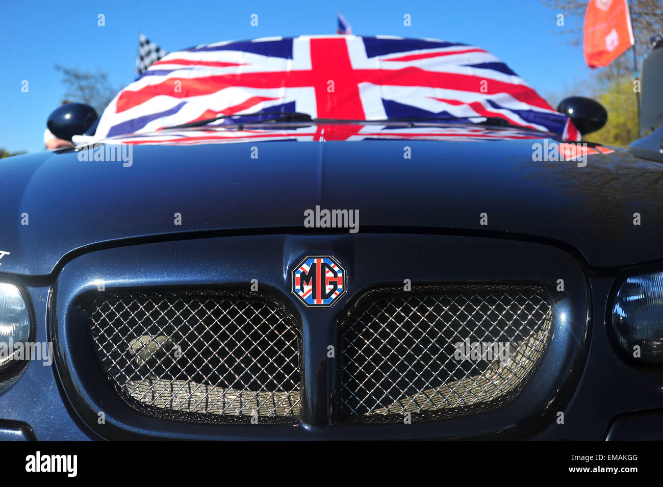 Der Union Jack auf dem Fenster, wenn ein MG bei der 10. stolz von Longbridge Rallye mit Hunderten von Fahrzeugen, die der Produktionslinie in Longbridge rollte. Die jährliche Veranstaltung ist eine Erinnerung an die Longbridge Fabrikschließungen, geschah im April 2005 und führte zu 6000 Arbeiter ihren Arbeitsplatz zu verlieren. Bildnachweis: Jonny White/Alamy Live-Nachrichten Stockfoto