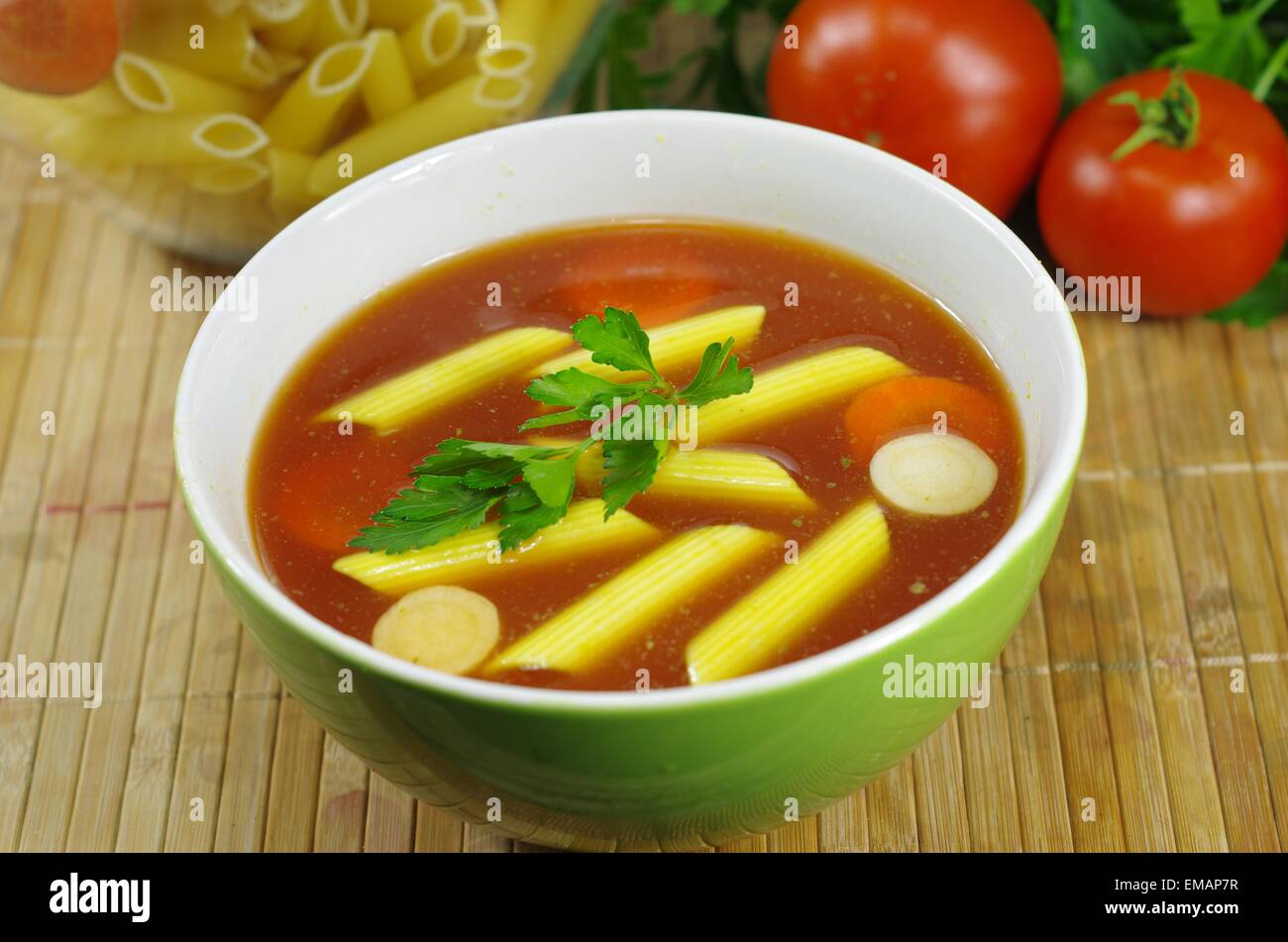 Karotte und tomate mit petersilie -Fotos und -Bildmaterial in hoher ...