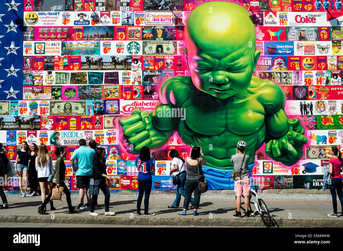 New York, USA, 18. April 2016 - Bowery Wandbild mit street artist Ron  Englisch mit 'eine amerikanische Flagge aus größte Ron's Englisch Hits."  Laut Wikipedia Englisch ist "einer der produktivsten und bekanntesten