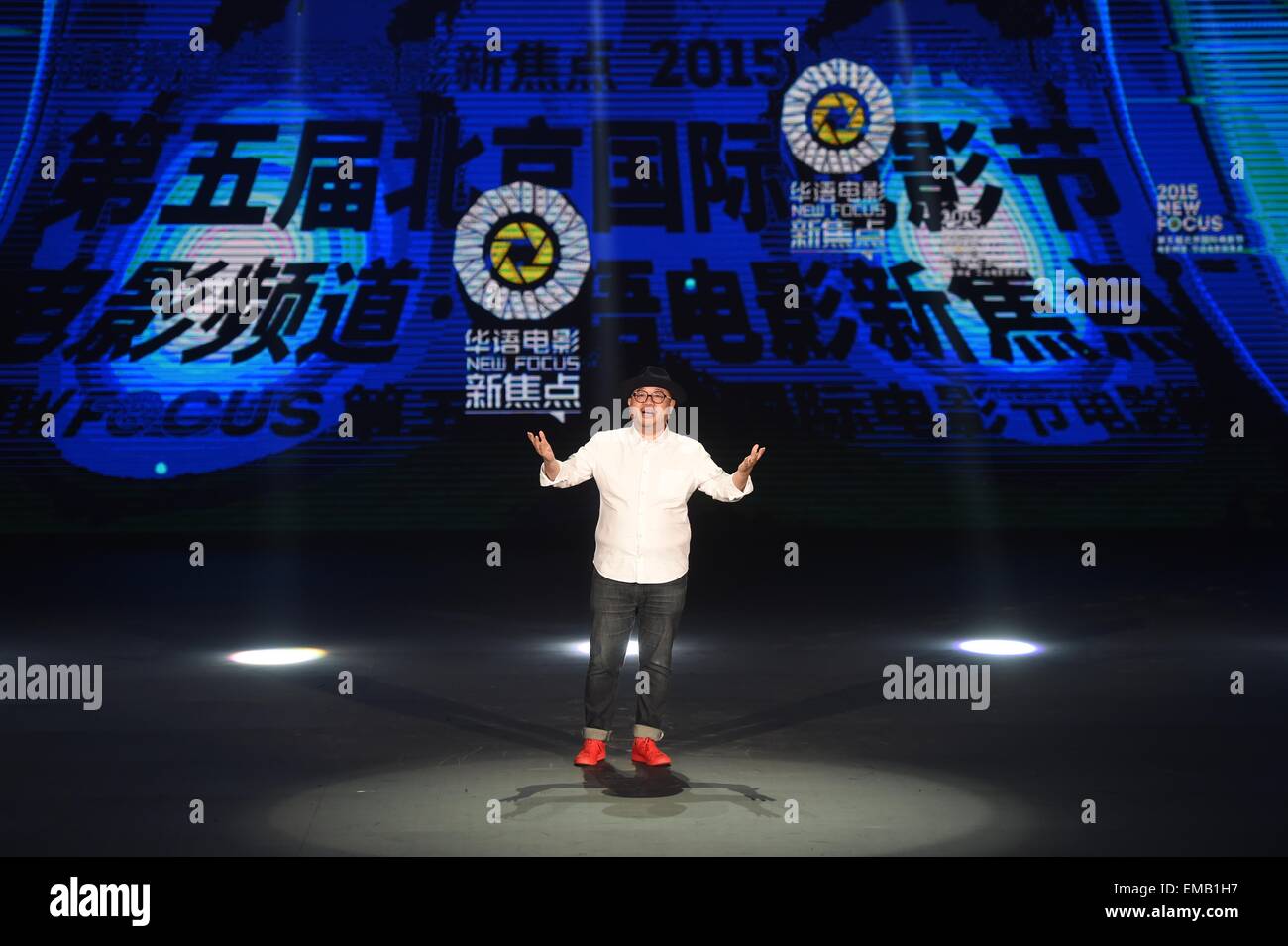 Peking, China. 18. April 2015. Zhang Yibai ist das beste Produkt-Manager des Jahres während des chinesischen Films neue Fokus Segments von der fünften Beijing International Film Festival (BJIFF) in Peking, Hauptstadt von China, 18. April 2015 verliehen. © Luo Xiaoguang/Xinhua/Alamy Live-Nachrichten Stockfoto