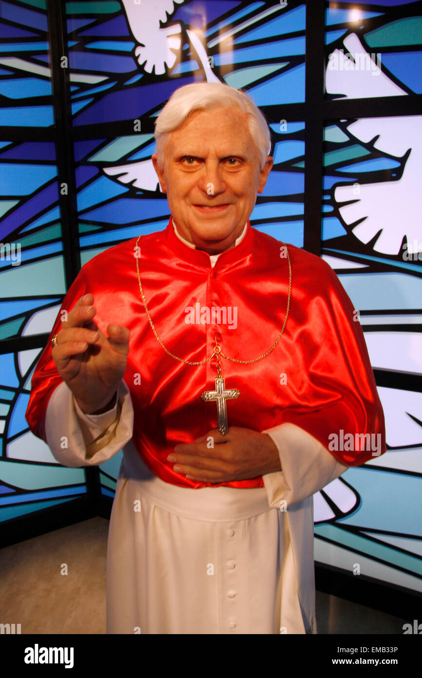 Papst Benedikt XVI. auch bekannt als Joseph Alois Ratzinger - Wachsfigur Bei Madame Tussauds, 10. Juli 2008, Unter Den Linden, Berlin-Mitte. Stockfoto