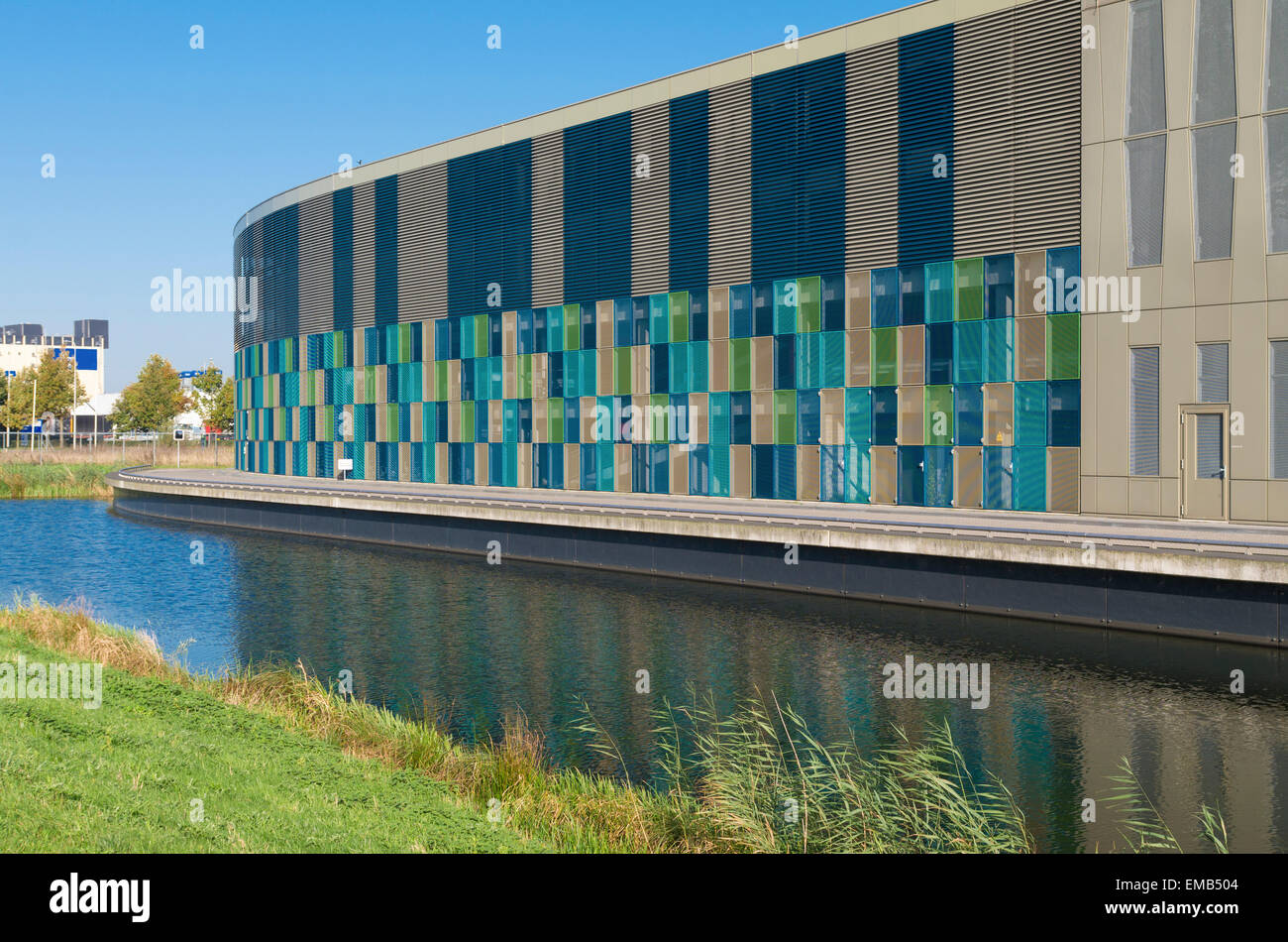 außen ein modernes Auto-Parkhaus Stockfoto