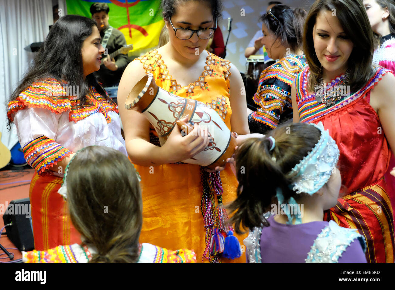 Amazigh (Berber) Frauen auf einer Party in London Stockfoto