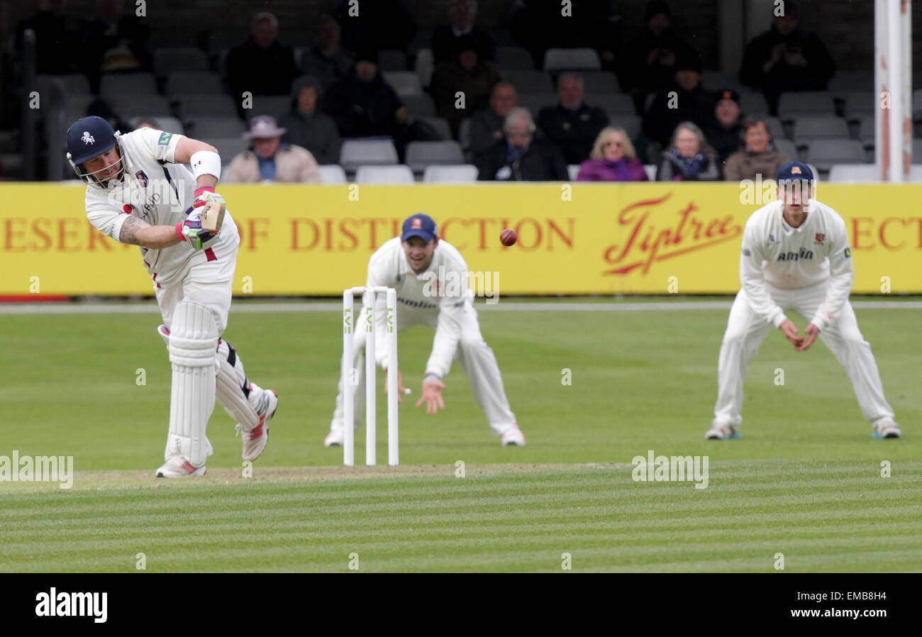 Chelmsford, Essex. 19. April 2015. LV County Championship - Darren Stevens in batting Aktion - Essex CCC gegen Kent CCC. Aktion an der Essex County Ground, Chelmsford, Essex. Bildnachweis: Aktion Plus Sport/Alamy Live-Nachrichten Stockfoto