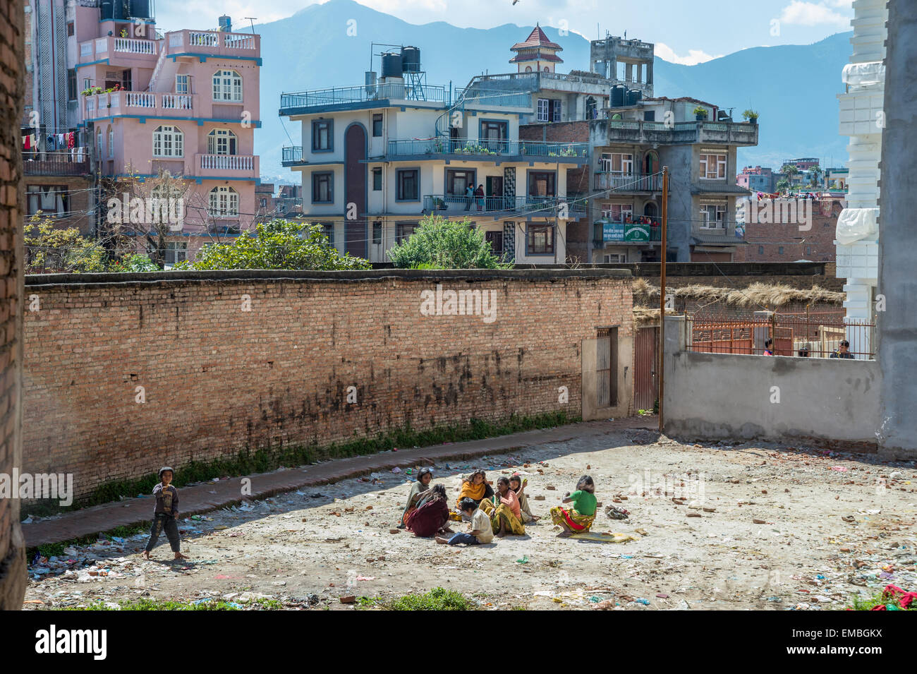 Eine Gruppe von nepalesischen Volk ist auf dem Boden sitzen. Stockfoto