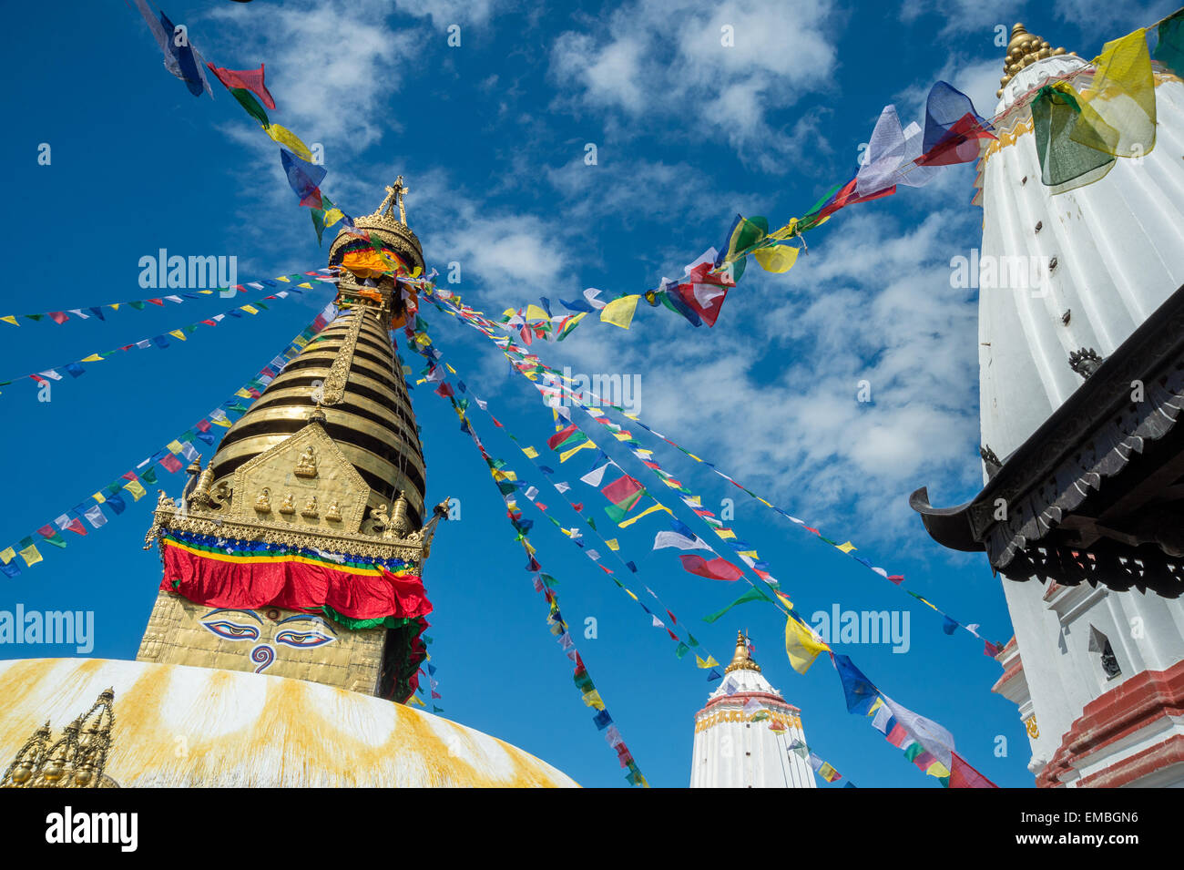 Blick auf die Spitze eines Stupa in Kathmandu Monkey Tempel Stockfoto