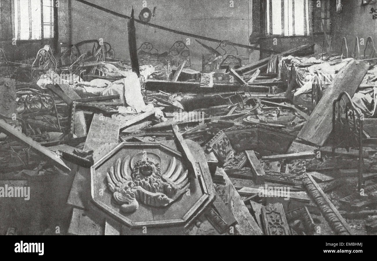Dies war ein Krankenhaus "Dies ist ein typisches Beispiel für Hun Unmenschlichkeit.  Dieses Bild zeigt das Innere des St. John Hospital in Venedig, nach der Bombardierung von der deutschen. Ersten Weltkrieg Stockfoto