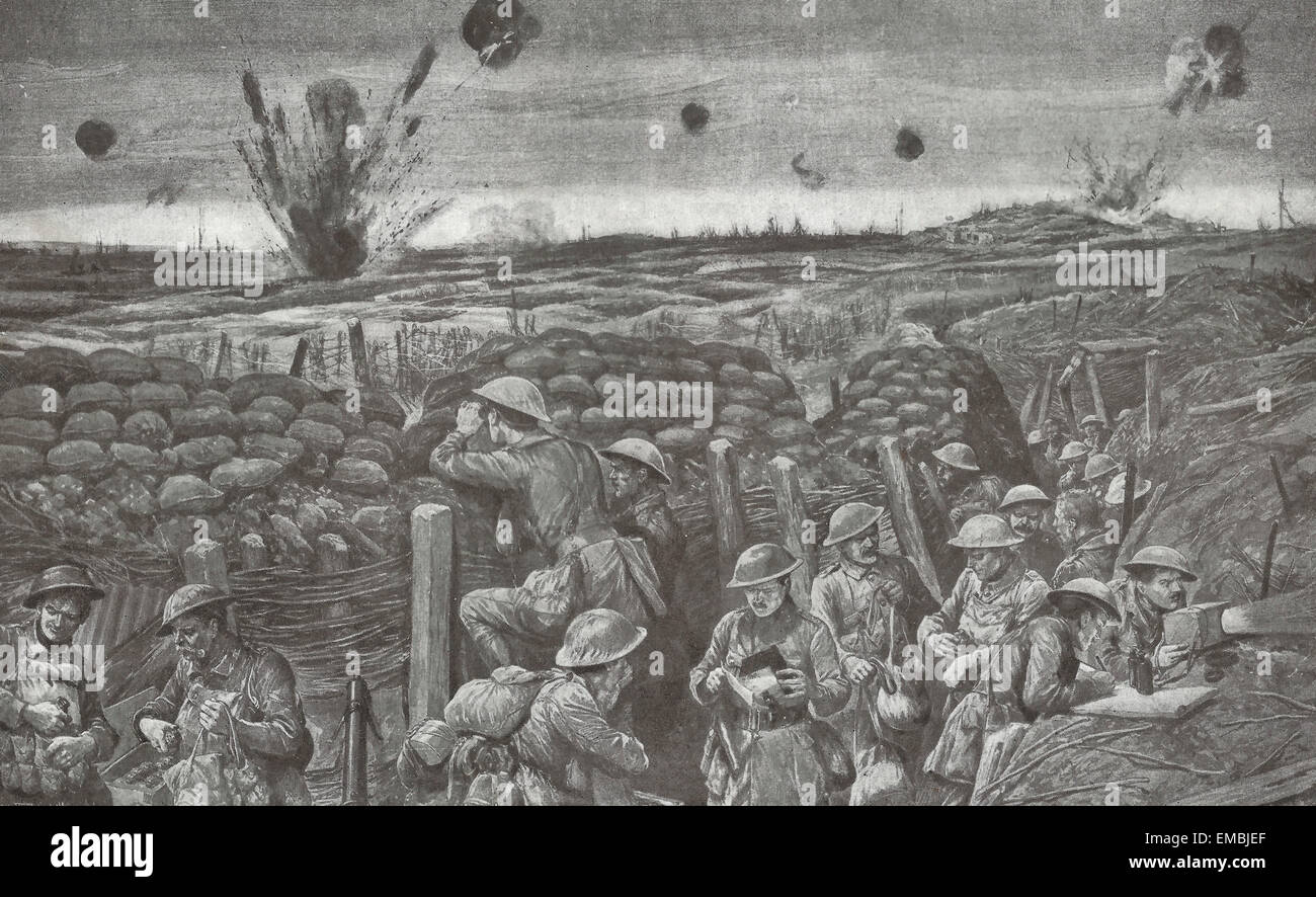 Vorbereitungen für eine Nacht-Abenteuer ins Niemandsland - sind diese Männer immer bereit für die Nachtarbeit.  Sie Bomben aus der Tasche nehmen und setzen sie in Beuteln oder in Buckets, Lewis-Gun.  Auf der rechten Seite ist ein Offizier mit einer Taschenlampe, die von den Deutschen gefangengenommen Signalisierung Stockfoto