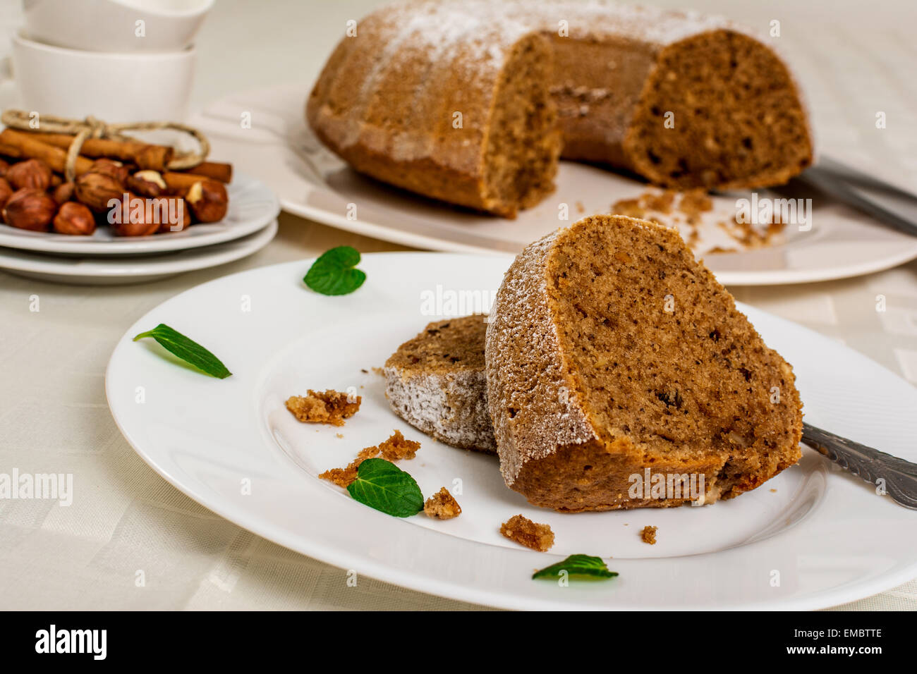 Kakao aus Marmor Ring Kuchen oder tschechischen traditionelles Dessert Babovka gebacken Stockfoto
