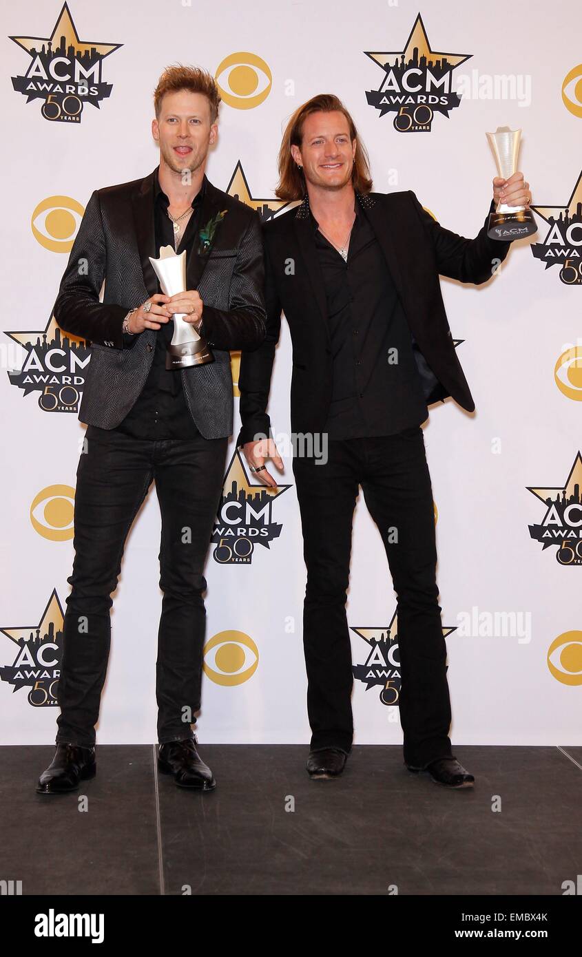 Arlington, TX, USA. 19. April 2015. Florida-Georgia-Line im Presseraum für 50. Academy of Country Music (ACM) Awards 2015 - Press Room, Arlington Convention Center, Arlington, TX 19. April 2015. Bildnachweis: MORA/Everett Collection/Alamy Live-Nachrichten Stockfoto