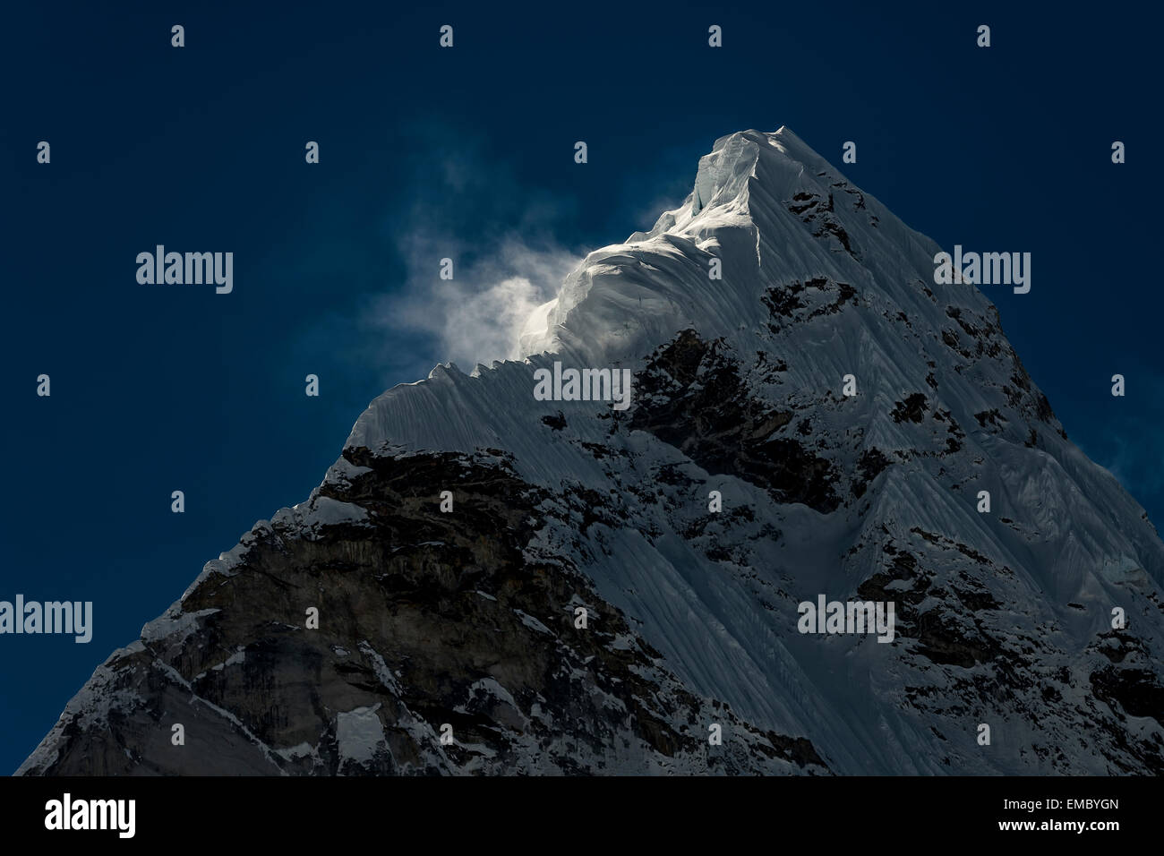 Khumbu, Nepal-Everest-Region, Ama Dabalm Gipfel mit starkem Wind Stockfoto