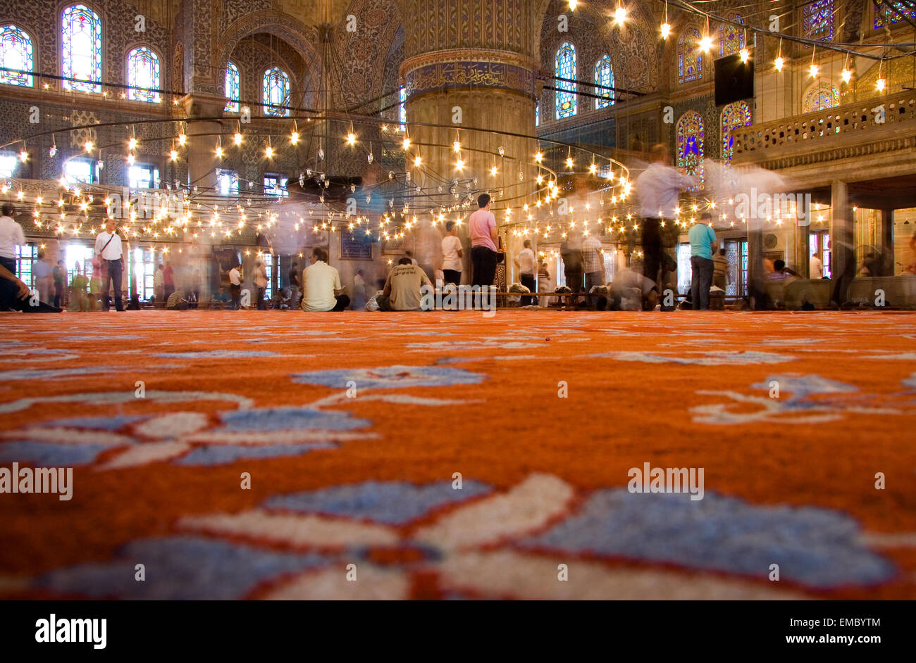 ISTANBUL - 6. September: Muslime beten in eines der Wahrzeichen von Istanbul historischen Moscheen, Sultanahmet, befindet sich im alten Stockfoto