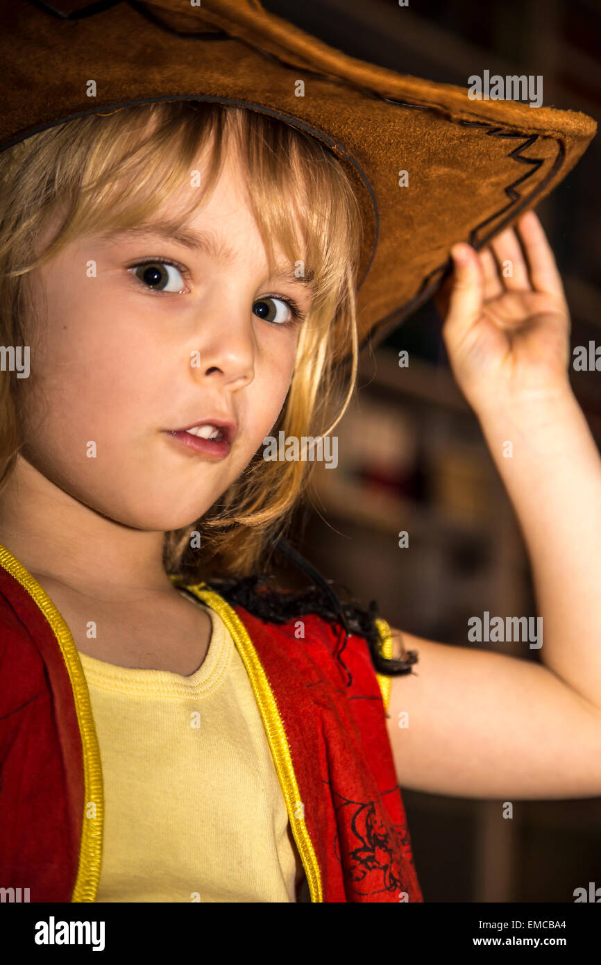 Kleines Mädchen verkleidet als cowboy Stockfoto