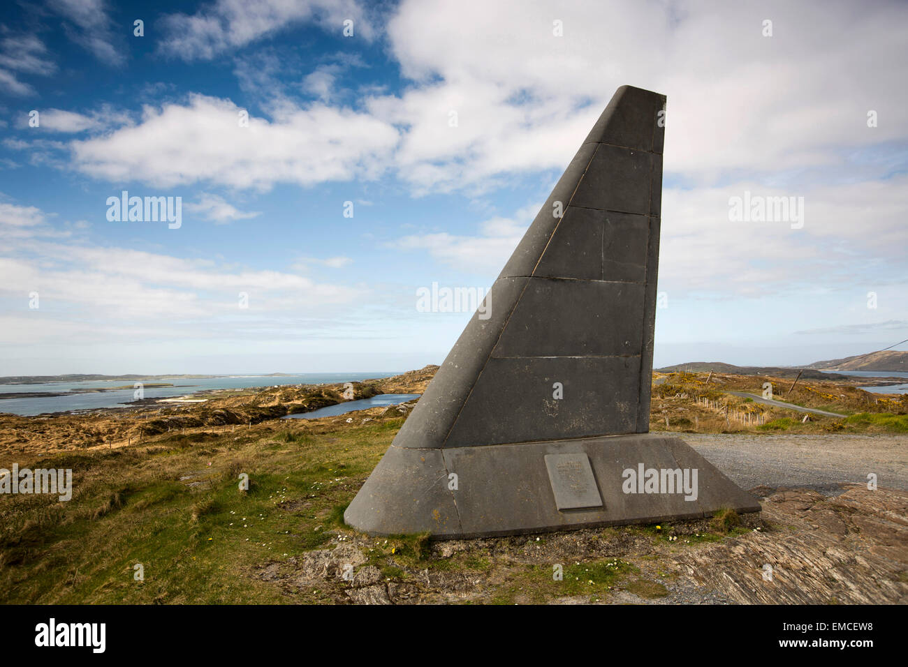 Irland, Co. Galway, Connemara, Ballyconneely, Alcock & Brown Denkmal für 1. Transatlantik-Flug im Jahr 1919 Stockfoto