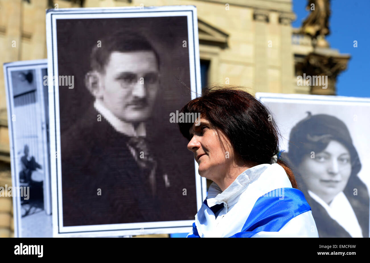 Hunderte von Menschen aller Generationen, darunter etwa 100 junge deutsche, trat am 12. März des guten Willens, die unter dem Motto Kultur gegen den Antisemitismus in der Mitte von Prag, Tschechische Republik am Sonntag, 19. April 2015 stattfand. (CTK Foto / Michal Krumphanzl) Stockfoto