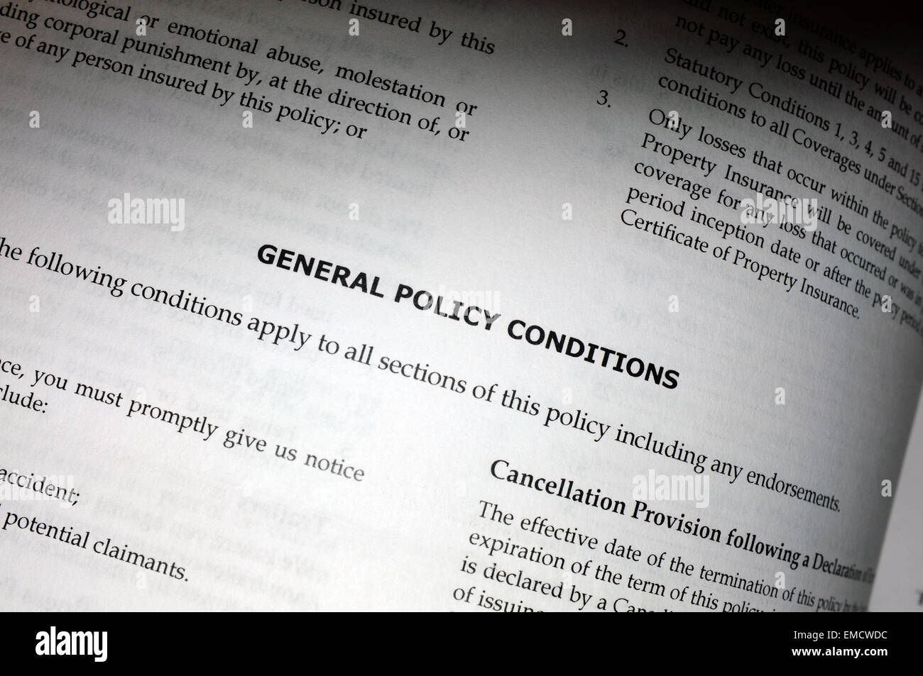 Allgemeine politische Bedingungen Papierkram bei einer Versicherungsgesellschaft. Stockfoto