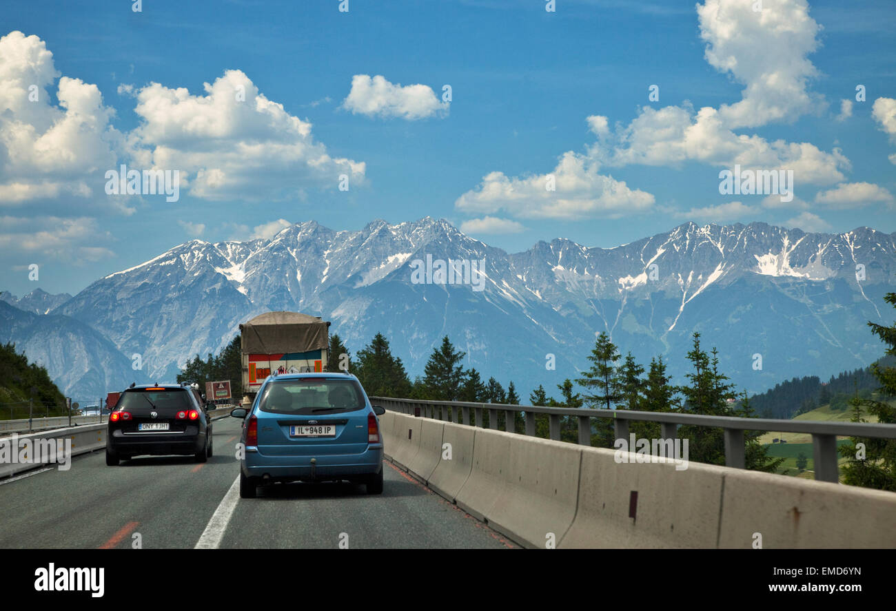 Fahren auf den Brenner auf der österreichischen Seite in Richtung Innsbruck Stockfoto