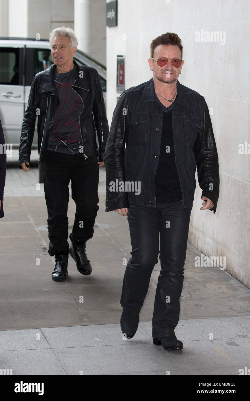 Rockband U2 Ankunft im BBC Radio 1 Studios Featuring: Adam Clayton, Bono, U2 wo: London, Vereinigtes Königreich bei: 16. Oktober 2014 Stockfoto