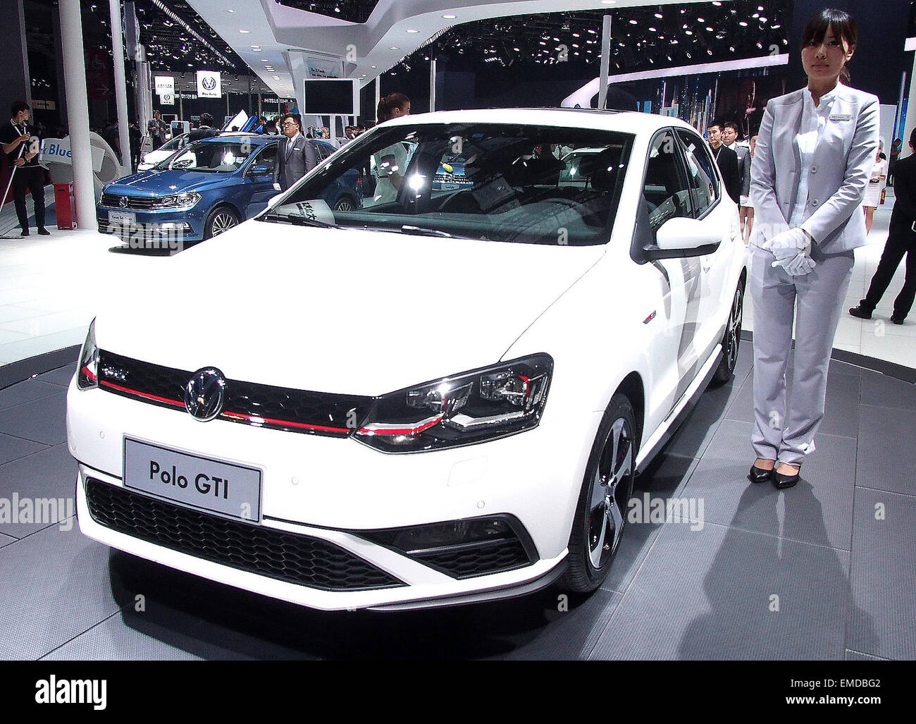 Shanghai, China. 20. April 2015. Foto aufgenommen am 20. April 2015 zeigt der Volkswagen Polo GTI in der Auto Shanghai 2015, Ost-China Shanghai angezeigt. Es waren insgesamt 1.343 kompletter Fahrzeuge ausgestellt, darunter 103 neue Energie-Fahrzeuge und 47 Concept Cars. Bildnachweis: Xinhua/Alamy Live-Nachrichten Stockfoto