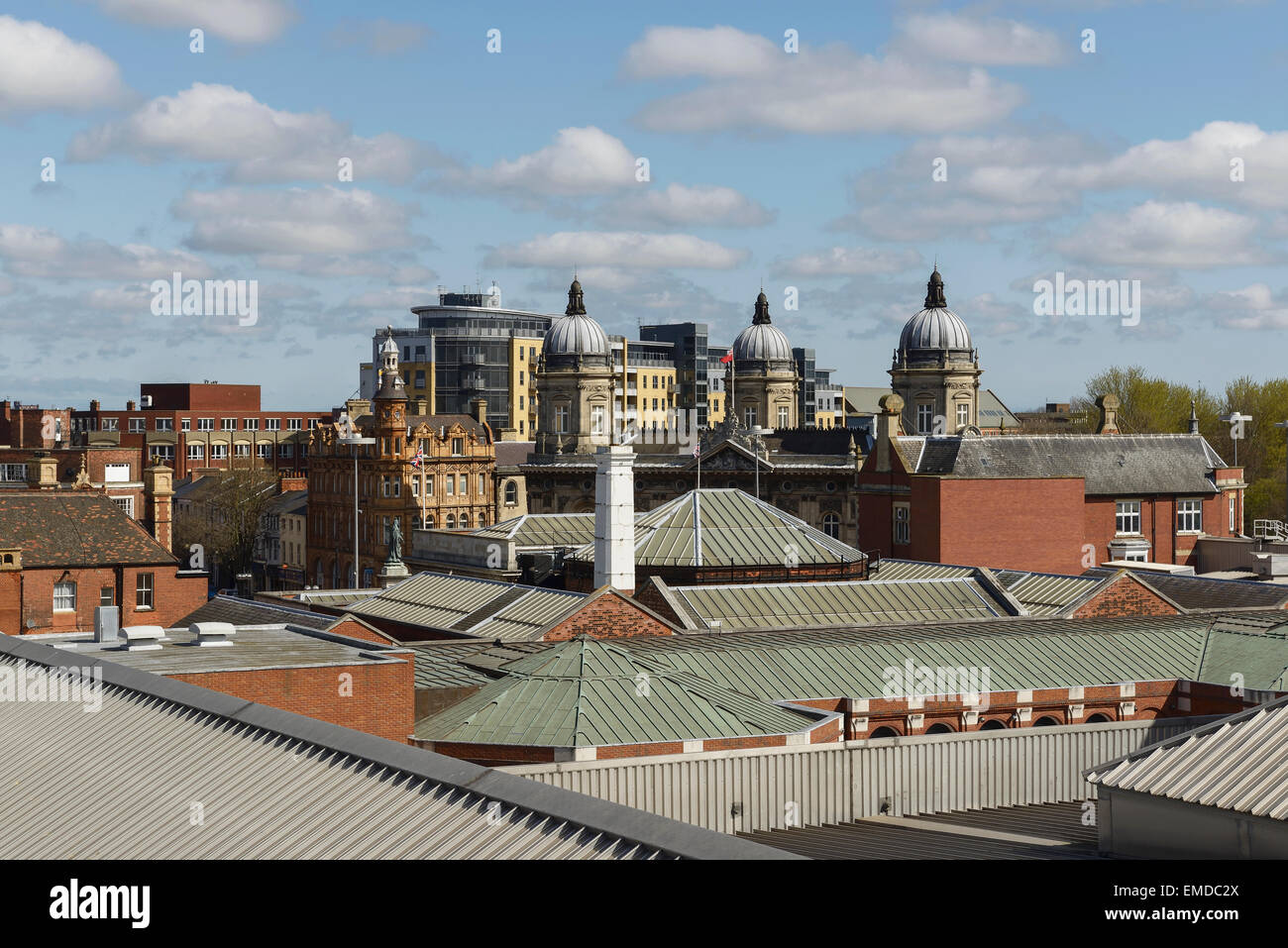 Der Blick über die Dächer im Stadtzentrum von Hull einschließlich der Ferens Art Gallery und Maritime Museum Stockfoto