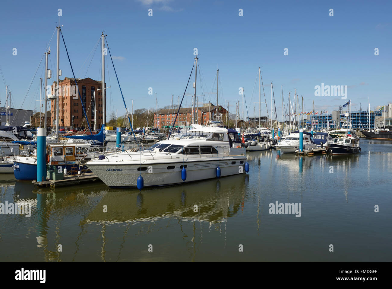 Boote in Hull Marina in Kingston nach Hull City centre UK Stockfoto