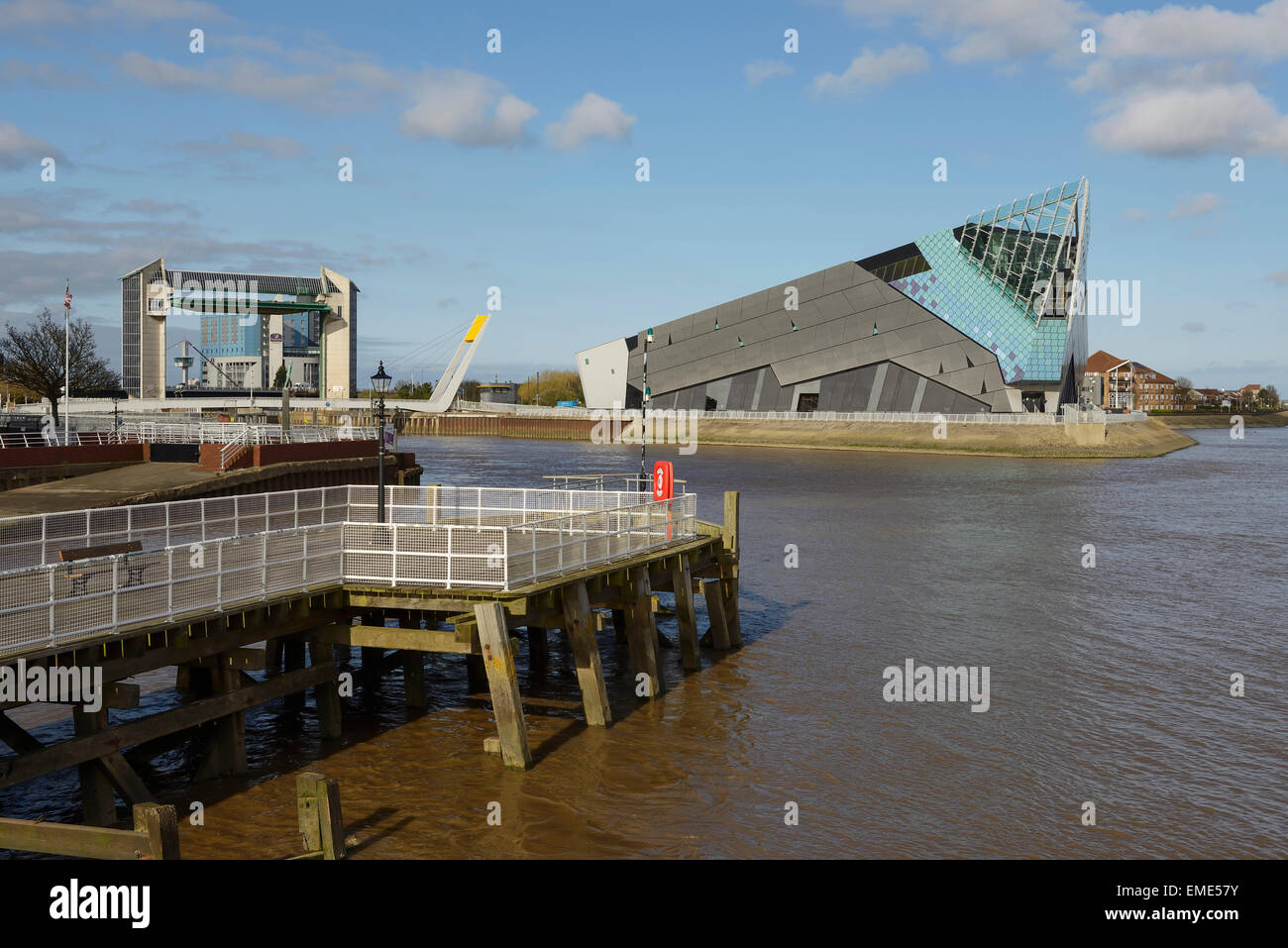 Das Gezeiten-Welle Barrier und The Deep Aquarium in Hull am Humber Mündung UK Stockfoto