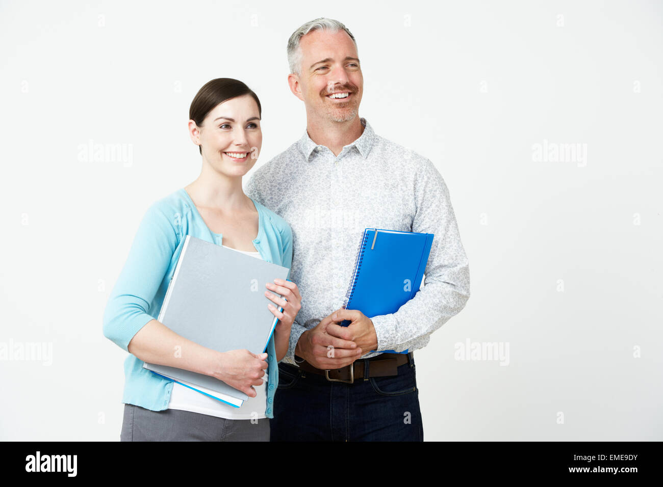 Studioportrait von männlich und weiblich vor Lehrern Stockfoto