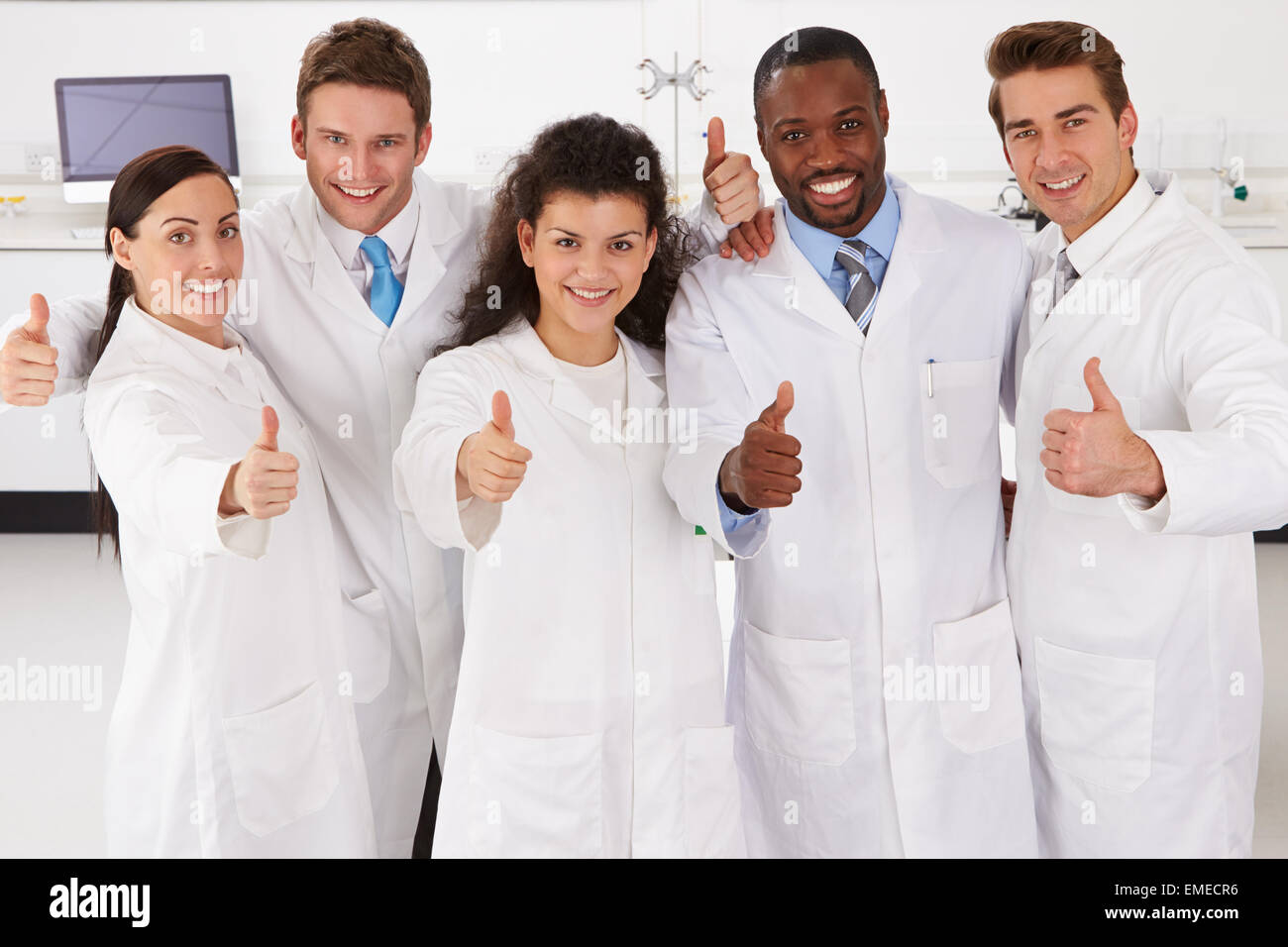 Porträt von Laboranten In der Gruppe stehen Stockfoto
