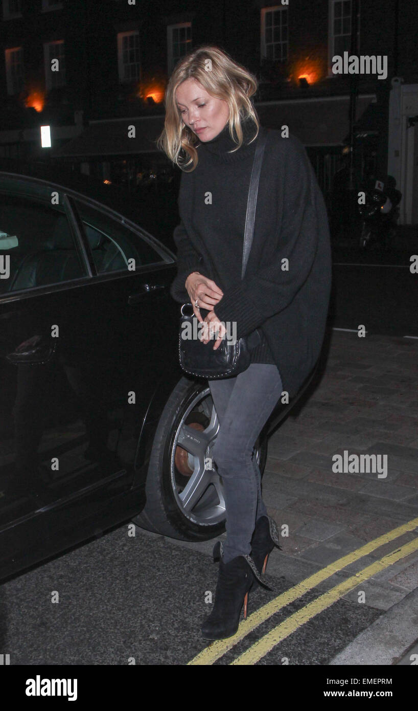 Kate Moss Ankunft am Chiltern Firehouse tragen eine übergroße Rollkragen Pullover mit graue Röhrenjeans und Knöchel Stiefel Featuring: Kate Moss wo: London, Vereinigtes Königreich bei: 16. Oktober 2014 Stockfoto