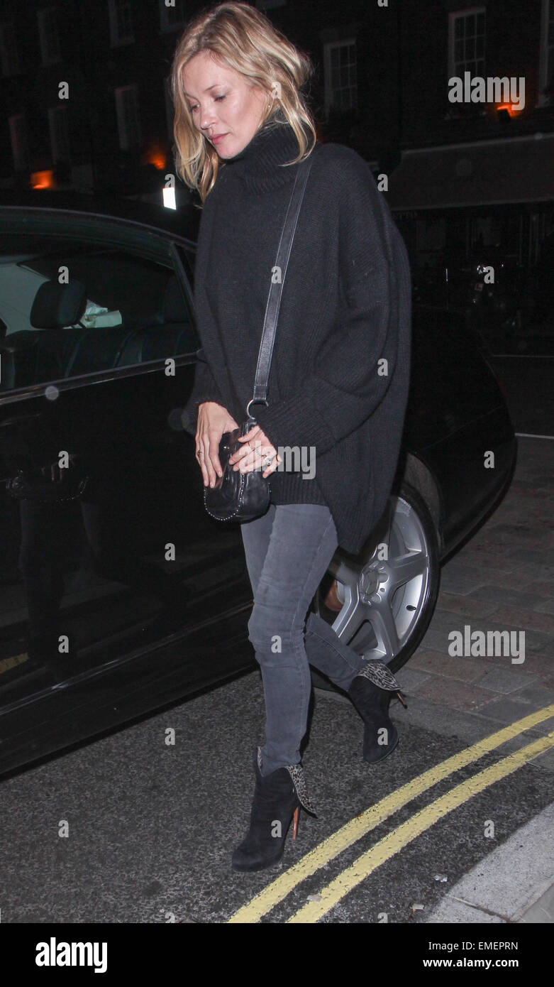 Kate Moss Ankunft am Chiltern Firehouse tragen eine übergroße Rollkragen Pullover mit graue Röhrenjeans und Knöchel Stiefel Featuring: Kate Moss wo: London, Vereinigtes Königreich bei: 16. Oktober 2014 Stockfoto