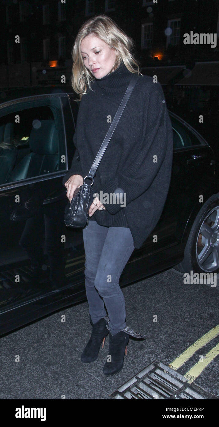 Kate Moss Ankunft am Chiltern Firehouse tragen eine übergroße Rollkragen Pullover mit graue Röhrenjeans und Knöchel Stiefel Featuring: Kate Moss wo: London, Vereinigtes Königreich bei: 16. Oktober 2014 Stockfoto