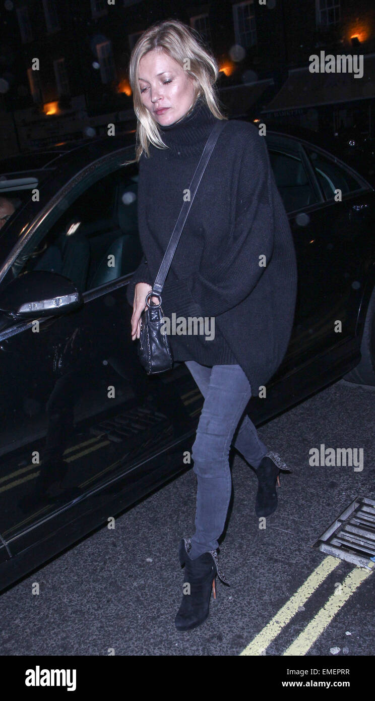Kate Moss Ankunft am Chiltern Firehouse tragen eine übergroße Rollkragen Pullover mit graue Röhrenjeans und Knöchel Stiefel Featuring: Kate Moss wo: London, Vereinigtes Königreich bei: 16. Oktober 2014 Stockfoto