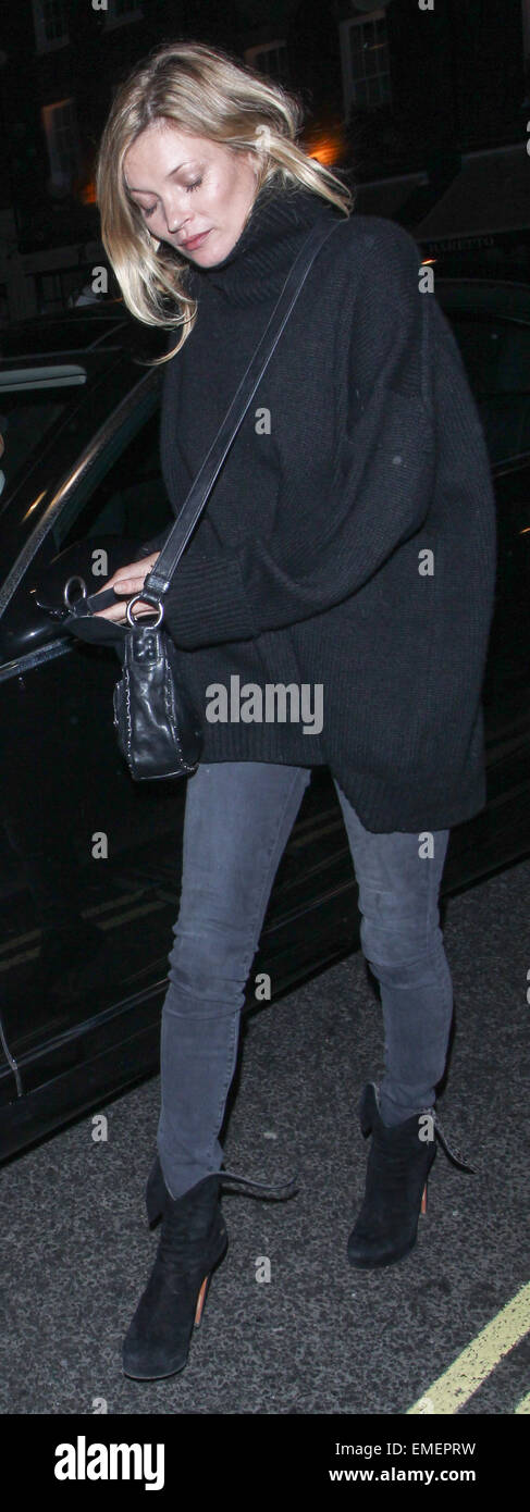 Kate Moss Ankunft am Chiltern Firehouse tragen eine übergroße Rollkragen Pullover mit graue Röhrenjeans und Knöchel Stiefel Featuring: Kate Moss wo: London, Vereinigtes Königreich bei: 16. Oktober 2014 Stockfoto
