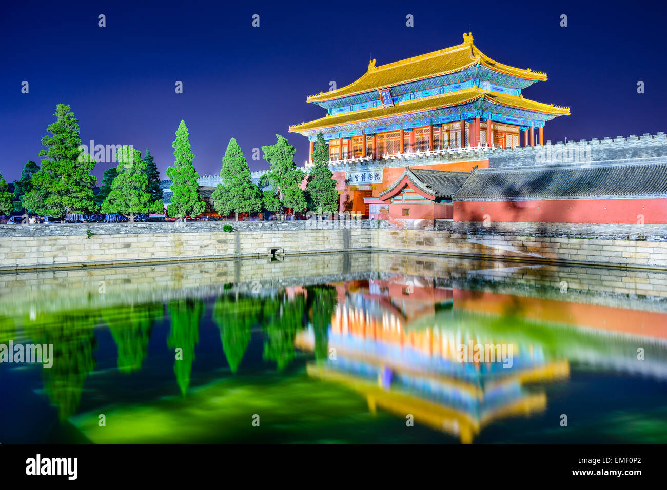 Peking, China am Tor der göttlichen könnte, das nördliche Tor der verbotenen Stadt. (Obere Tablet liest "Tor der göttlichen Macht" Stockfoto