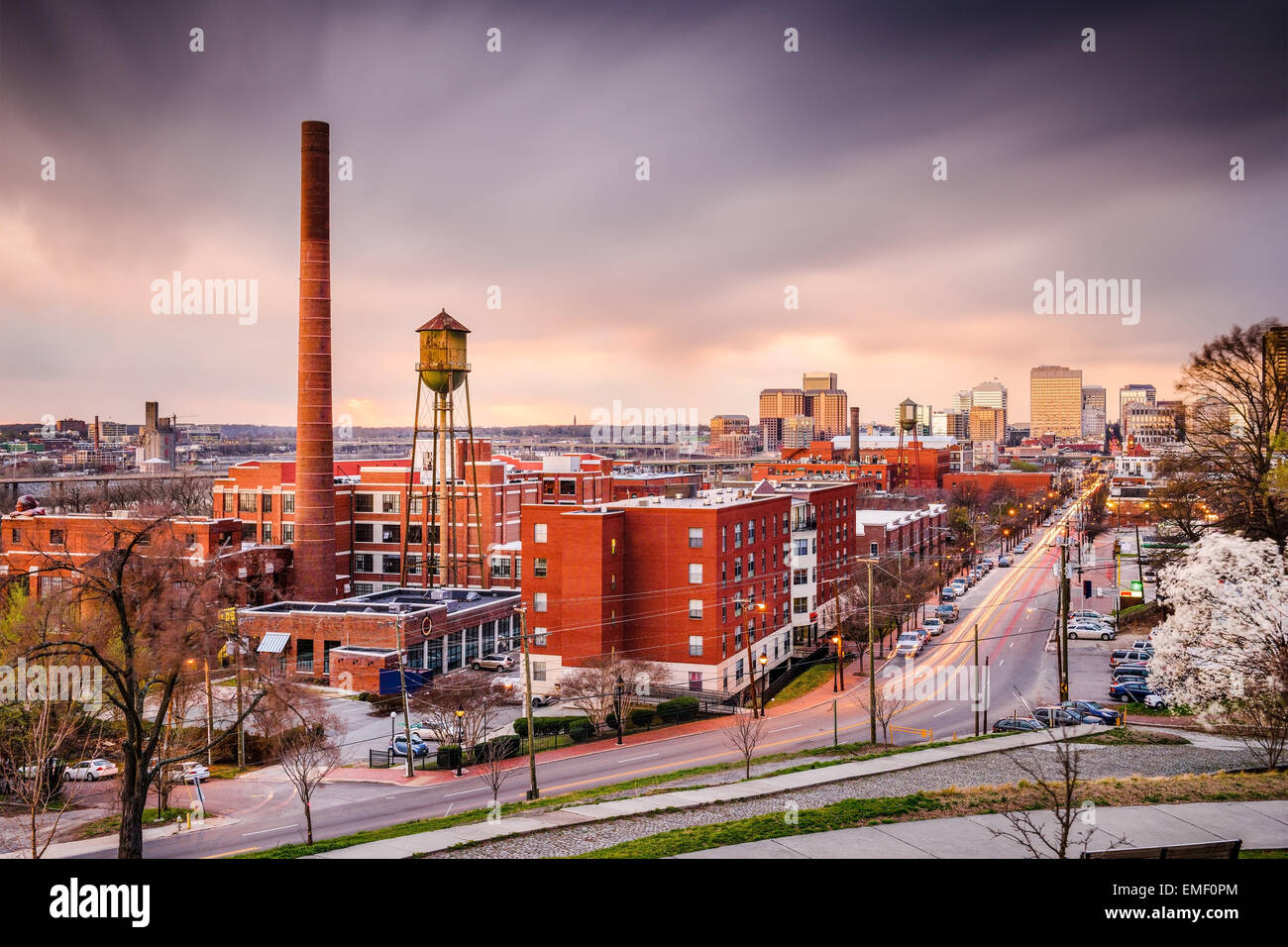 Richmond, Virginia, USA die Skyline Innenstadt über Main Street. Stockfoto
