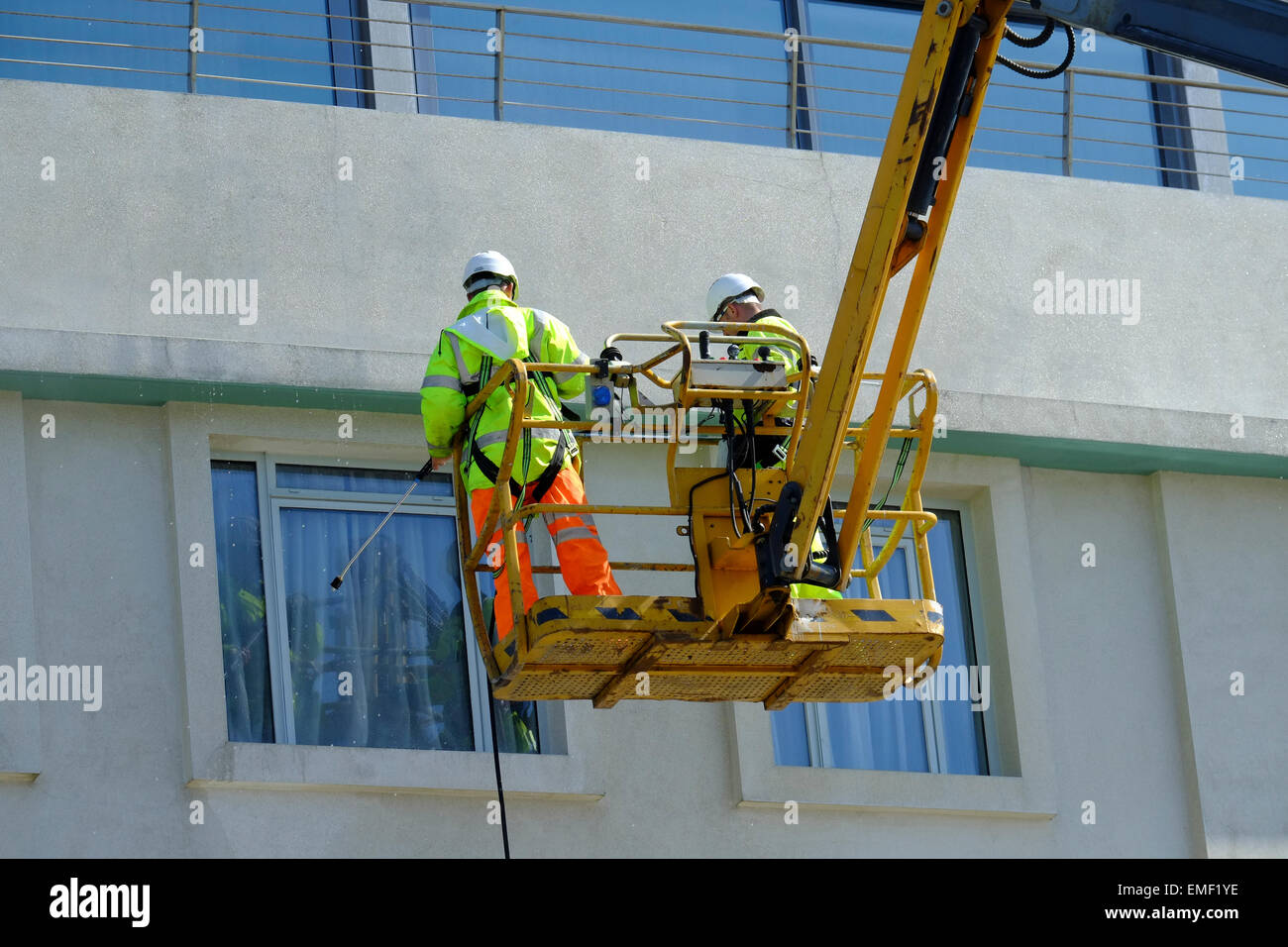 Spezialist für Reinigungsunternehmung macht waschen außerhalb des The Midland Hotel in Morecambe, Lancashire Stockfoto