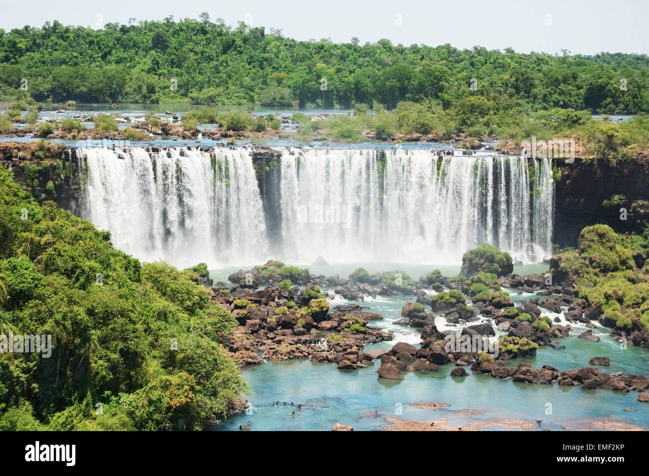 die berühmten Iguazu-Wasserfälle an der Grenze zwischen Brasilien und Argentinien Stockfoto