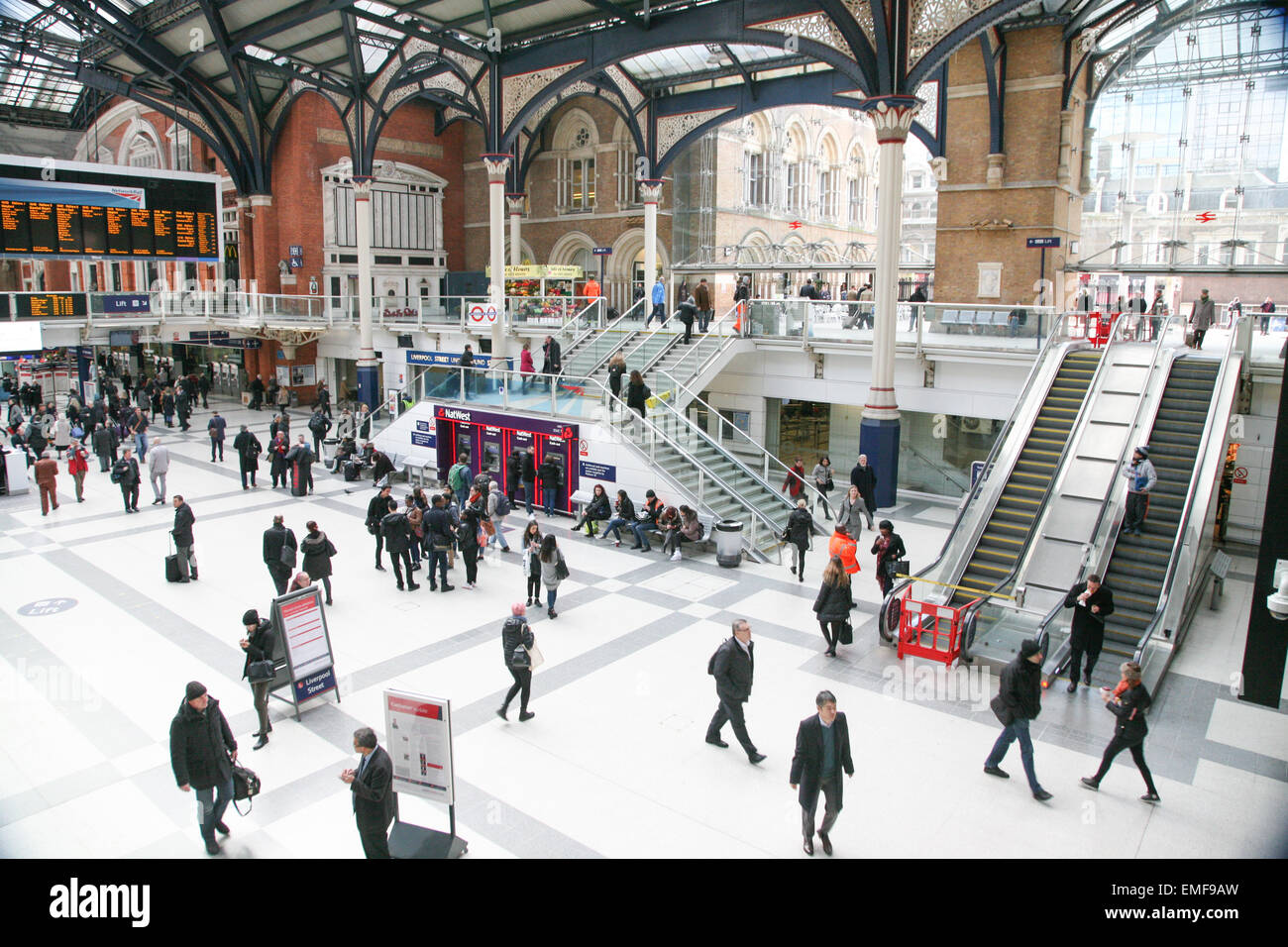 Szene am Bahnhof Liverpool Street, London, England Stockfoto