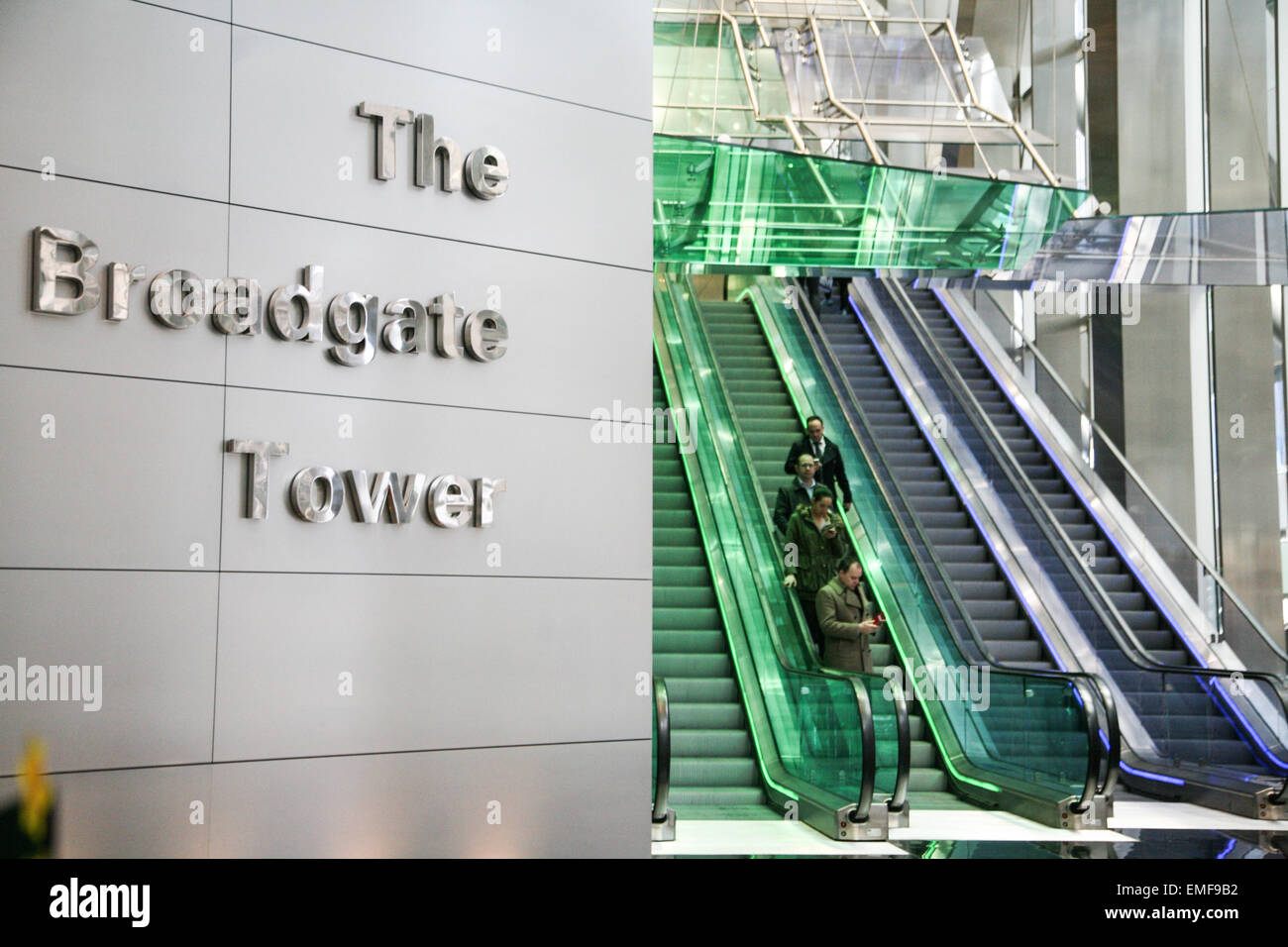 Rolltreppen am Eingang der Broadgate Tower, London, England UK. Stockfoto