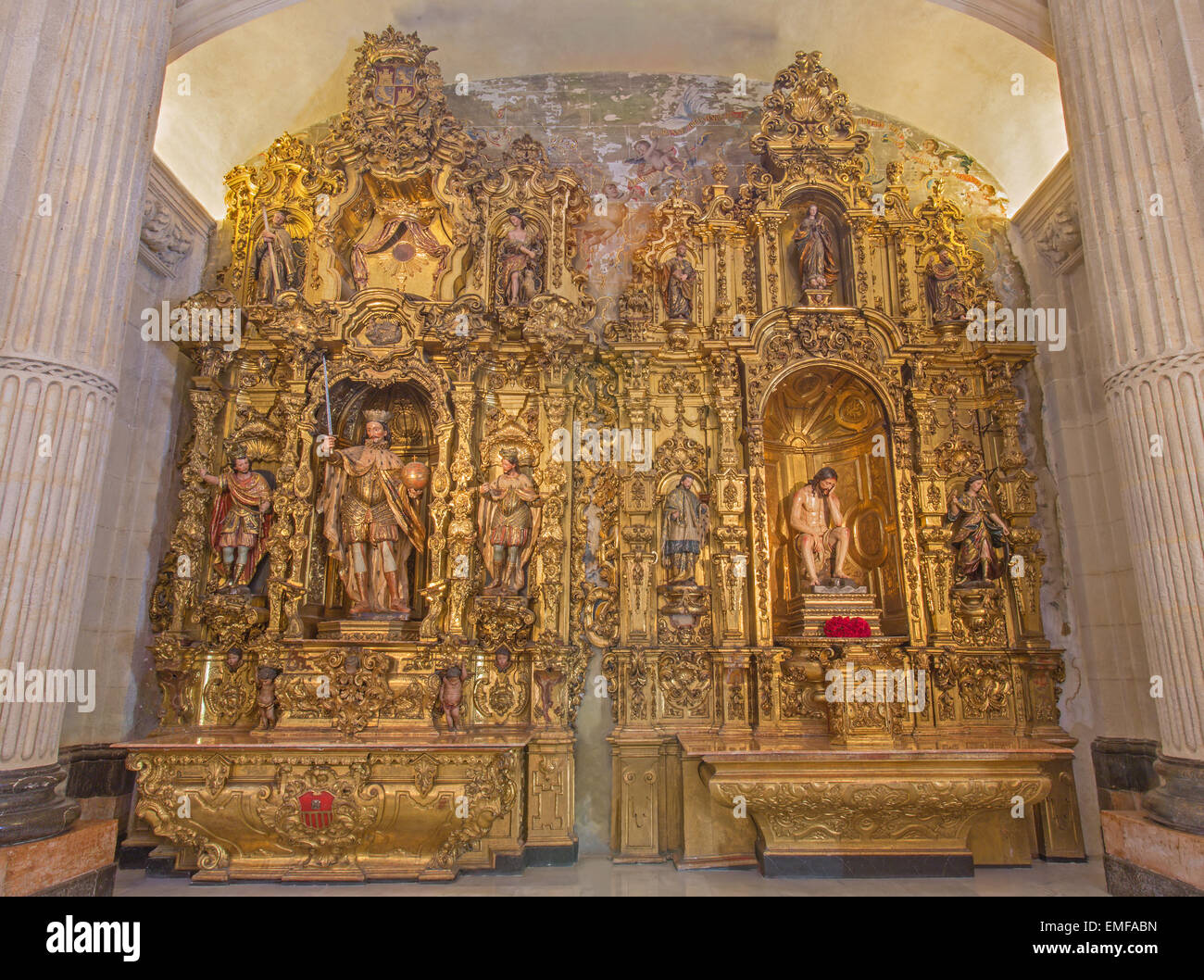 Sevilla - die Seitenaltäre in Kirche von El Salvador (Iglesia del Salvador). Stockfoto
