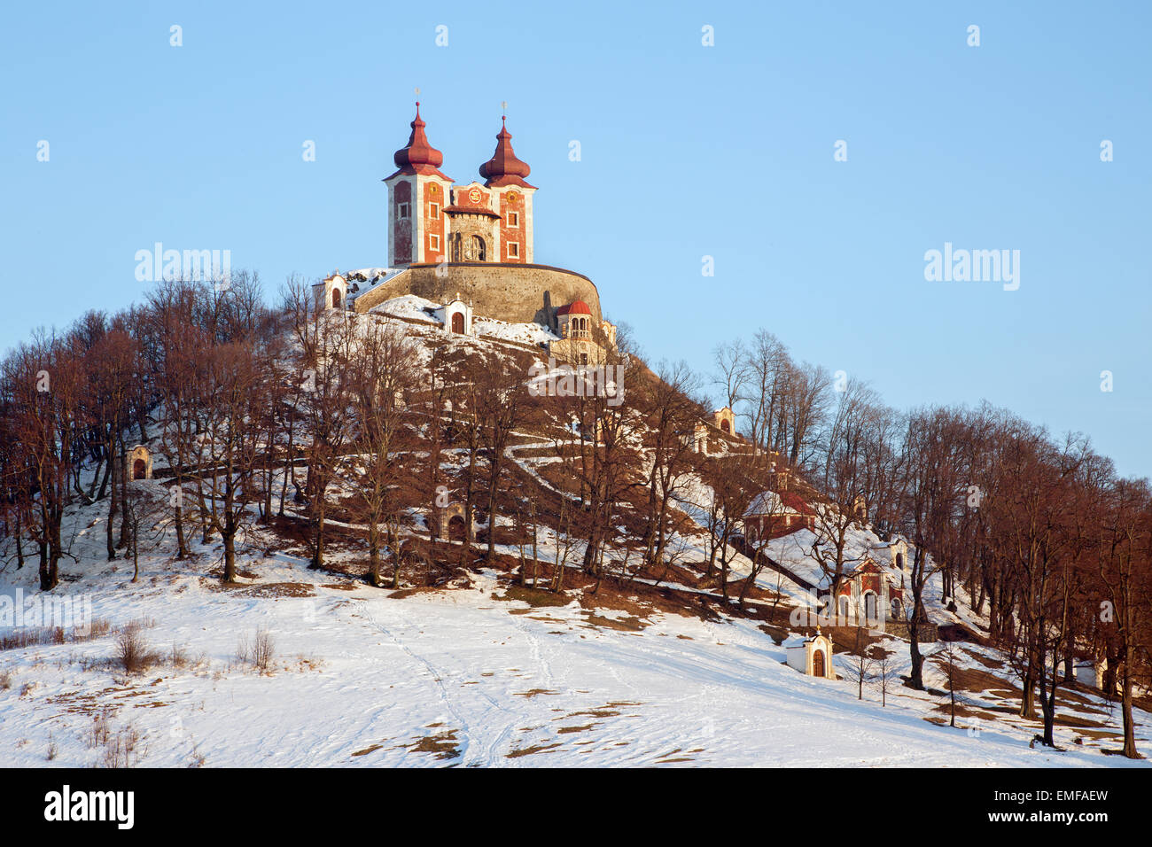 Banska Stiavnica - der barocken Kalvarienberg, erbaut im Jahre 1744-1751 in Winterabend Stockfoto