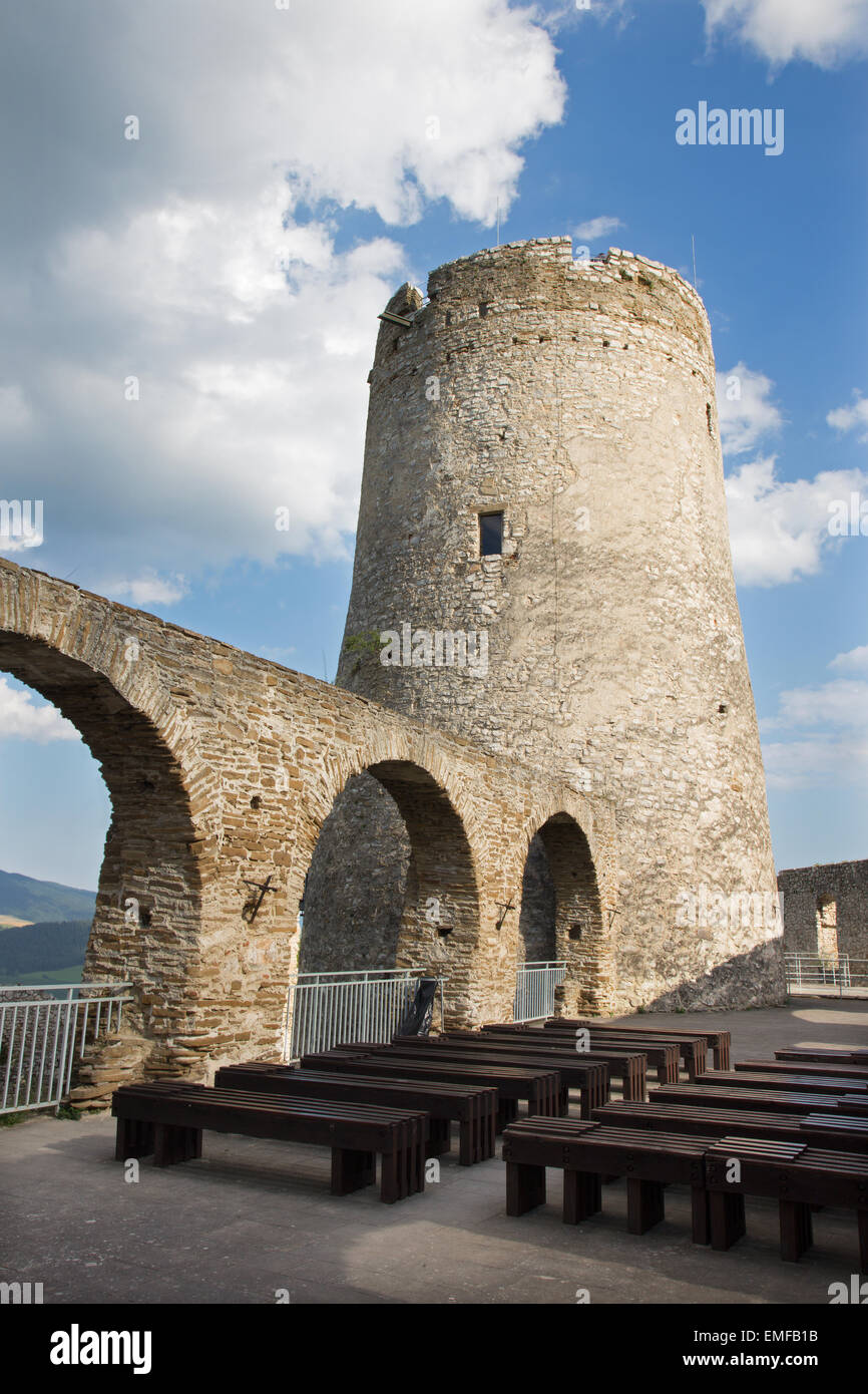 Spissky Burg - Blick vom hohen Schlosshof zum Turm Stockfoto