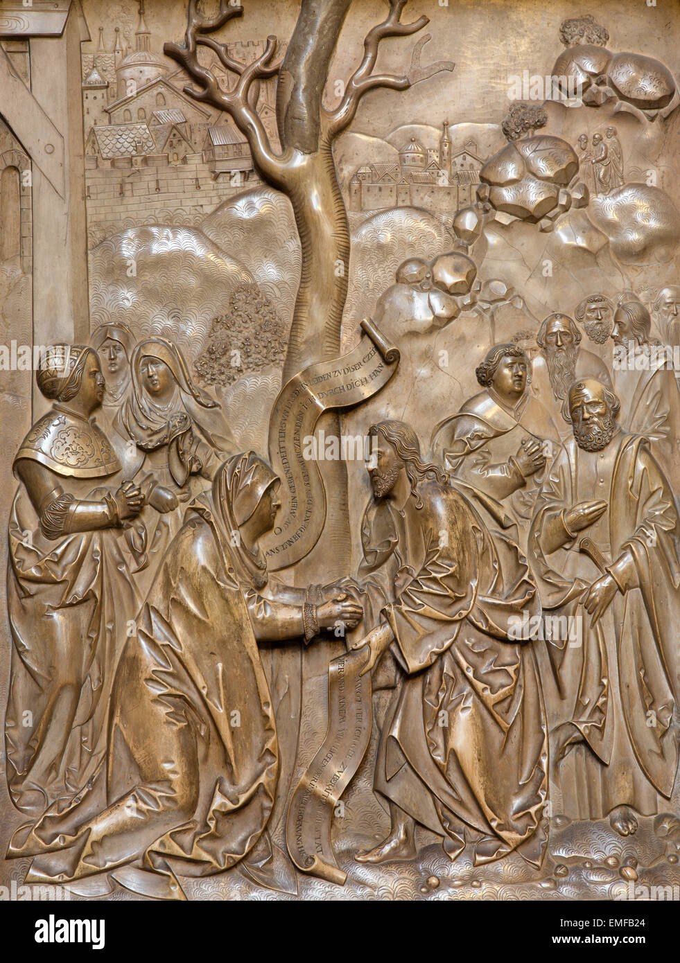 Wien, Österreich - 17. Februar 2014: Stein Relief von Rückseite der Kirche des Deutschen Ordens oder Deutschordenkirche (1524) Stockfoto