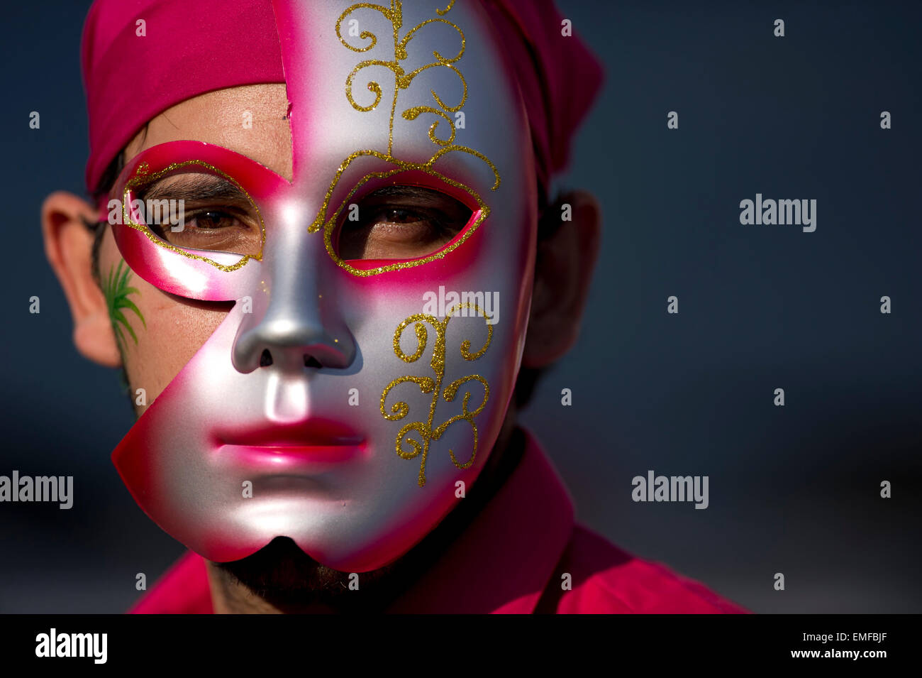 Maskierter Mann am Faschingsdienstag wie fest. Stockfoto