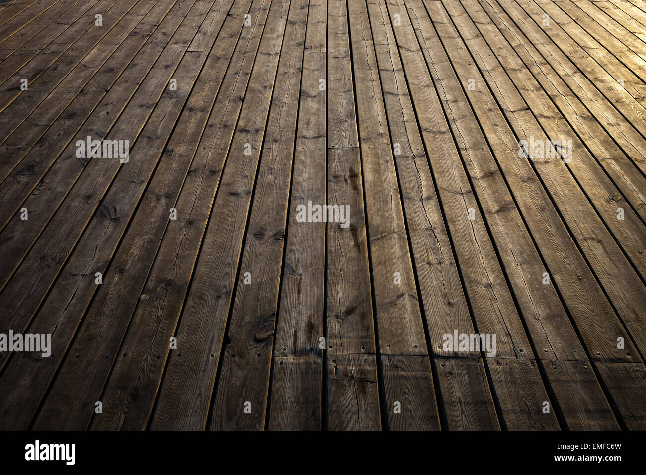 Grunge Holzbohlen Boden im frühen Morgenlicht. Stockfoto