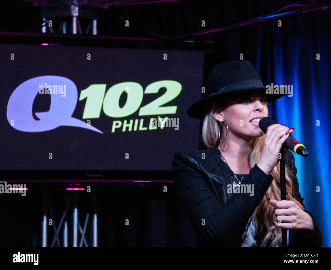 Bala Cynwyd, Pennsylvania, USA. 20. April 2015. Britische Pop-Sängerin Katy Tiz führt auf Q102 Performance Theater am 20. April 2015 in Bala Cynwyd, Pennsylvania, USA. Bildnachweis: Paul Froggatt/Alamy Live-Nachrichten Stockfoto