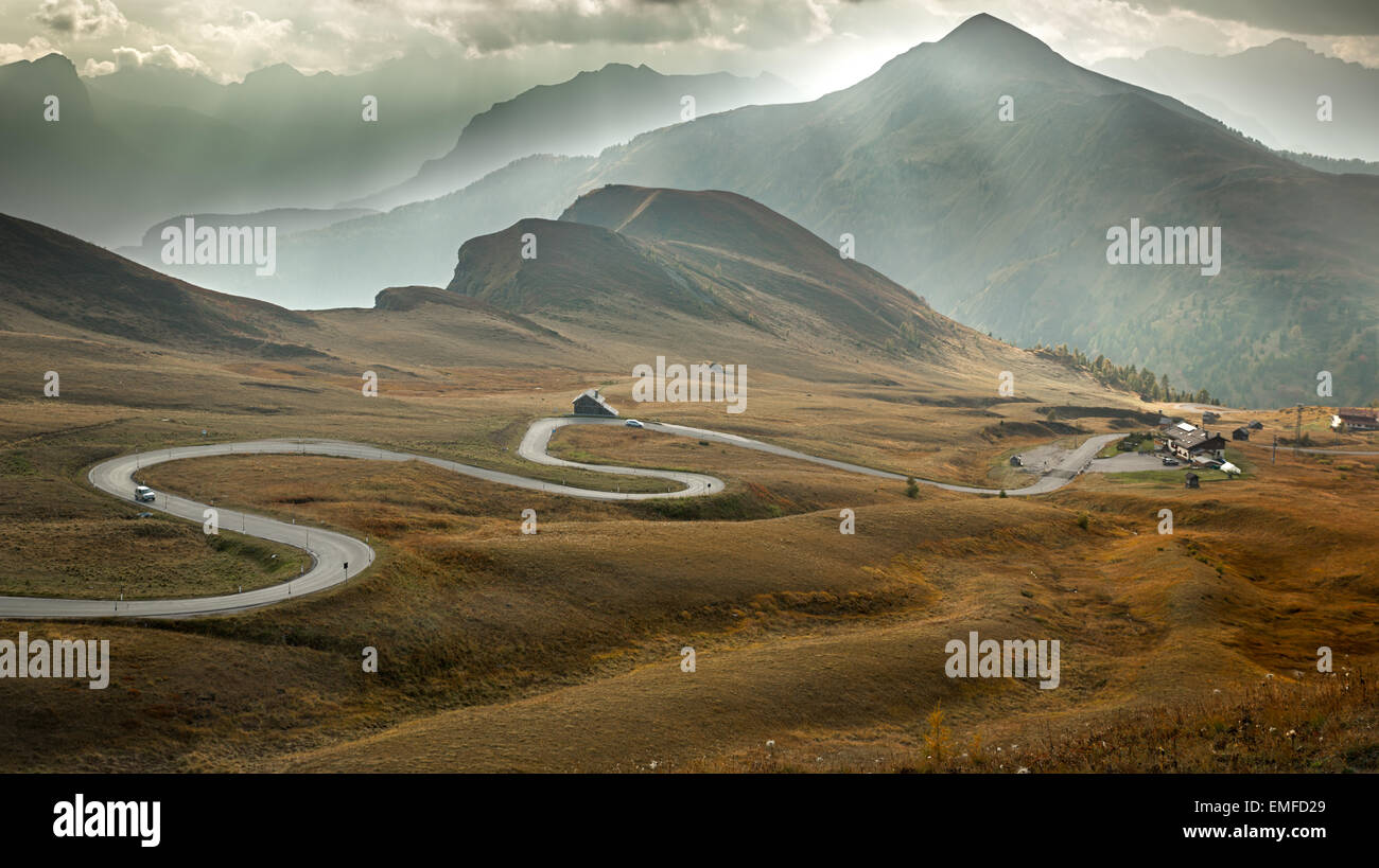 Serpentine road at Passo Giau, Dolomites, Italy Stockfoto