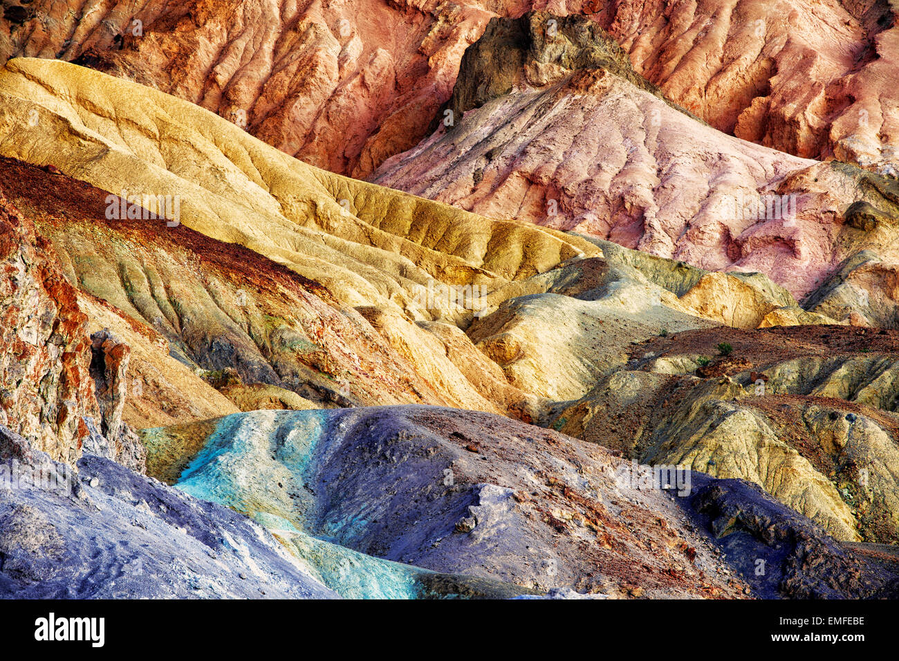 Die Oxidation von vielen verschiedenen Metallen schuf der Künstler-Palette im kalifornischen Death Valley National Park. Stockfoto