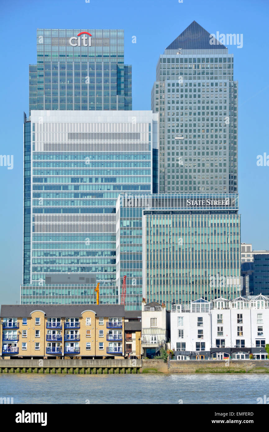 Themse & Canary Wharf skyline einschließlich der Kanarischen Turm Citi Bank & State Street HQ Office blocks Themse in Canary Wharf London Docklands GROSSBRITANNIEN Stockfoto