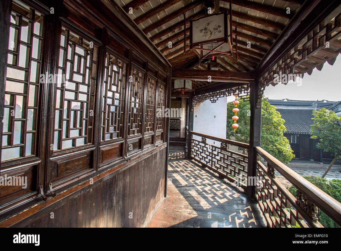 Chinesische traditionelle hölzerne Korridor Stockfoto